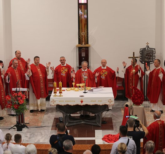 Misno slavlje i svečani unos relikvije Predragocjene Krvi Kristove u Prozorju